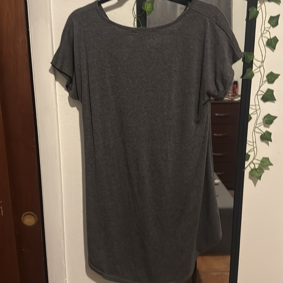 ✨ Chic & Feminine SHEIN Top - Only $10! ✨
Size Small | Elegant Gray | Flowy Fit - Picture 4 of 5